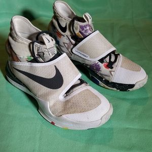 Nike Mens Hyperrev Hyperdunk basketball Sneaker. Size 11